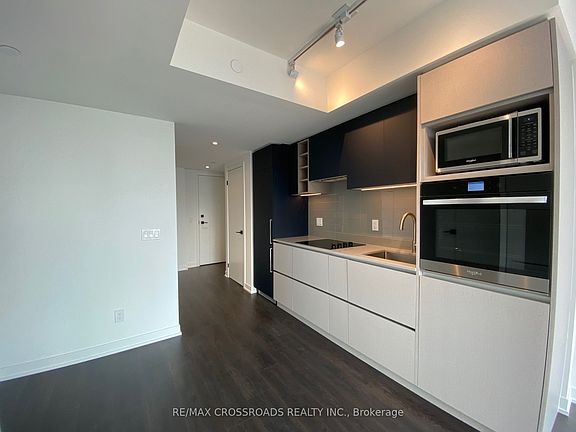 4th image of 319 Jarvis St #4802