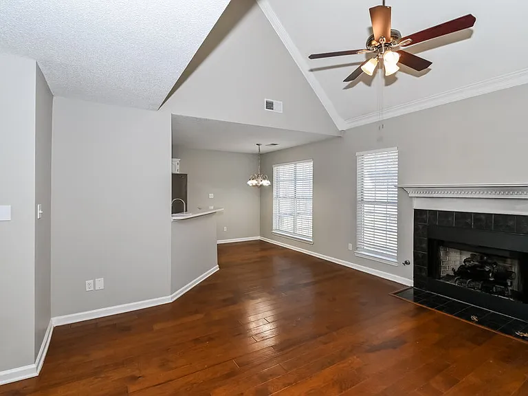 1950 Pecan Ln N — Photo 5