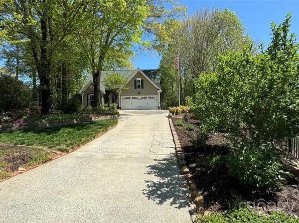 130 Fox Crossing Ct, Denver, NC 28037
