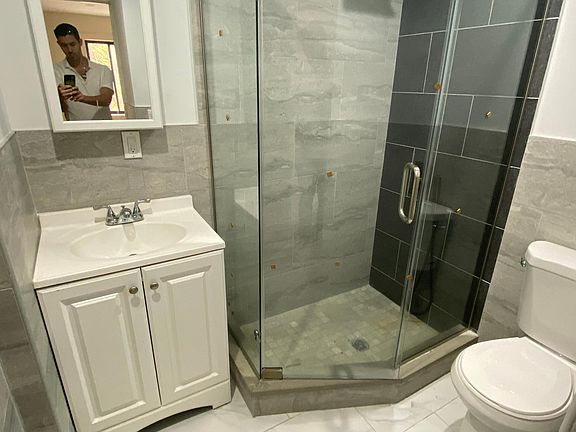 4th image of 8916 163rd St #2
