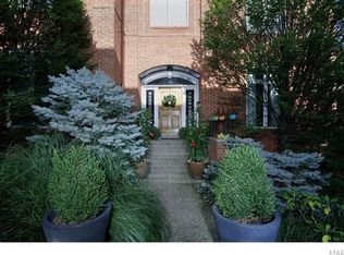 2 E Walinca Walk, Saint Louis, MO 63105
