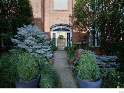 2 E Walinca Walk, Saint Louis, MO, 63105