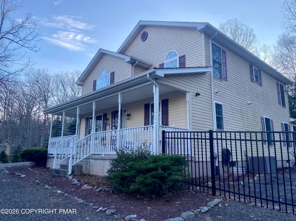 7004 Woodbridge Dr W, Bushkill, PA 18324