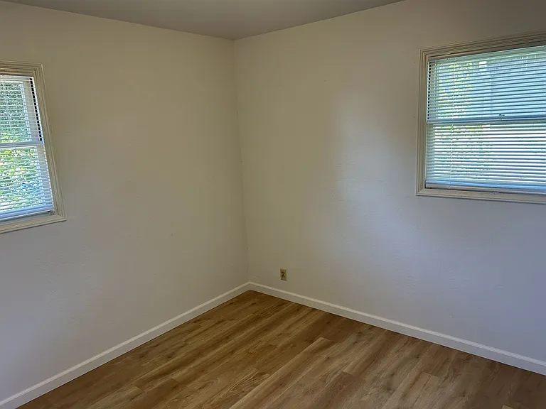 140 George Cir — Photo 13