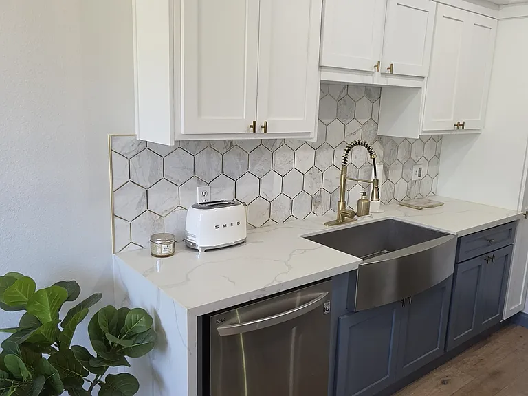 1076 S Orange Grove Ave #1 — Photo 9