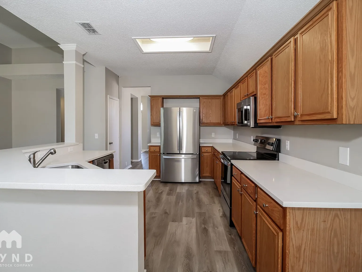 4 bed, 2.0 bath, 2069 sqft, $2,495 — Photo 2