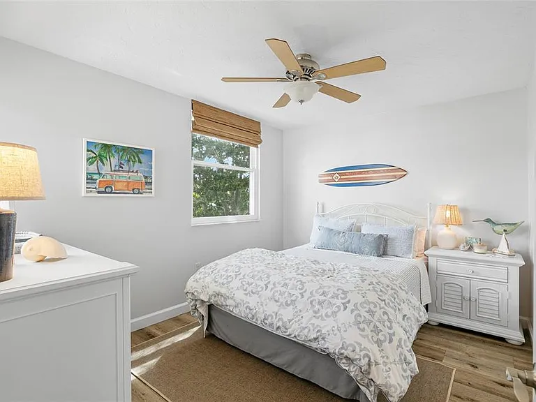 440 Palm Tree Dr — Photo 4