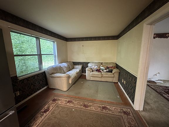 4th image of 1041 W Park Dr