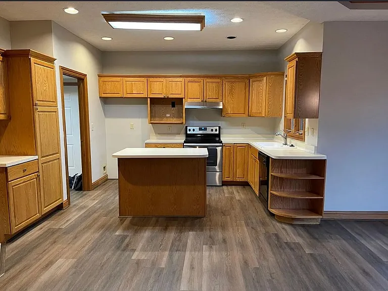 324 Redwood Blvd — Photo 12