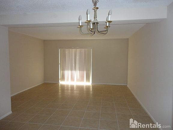 4th image of 155 Ivy Ln APT D