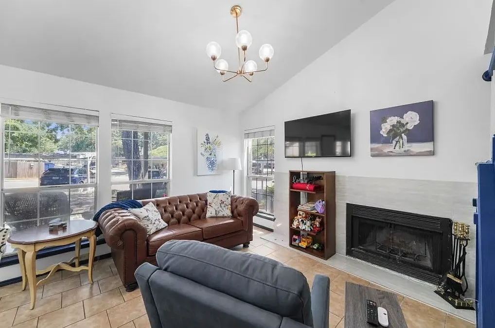 2 bed, 912 sqft, $1,425 — Photo 3