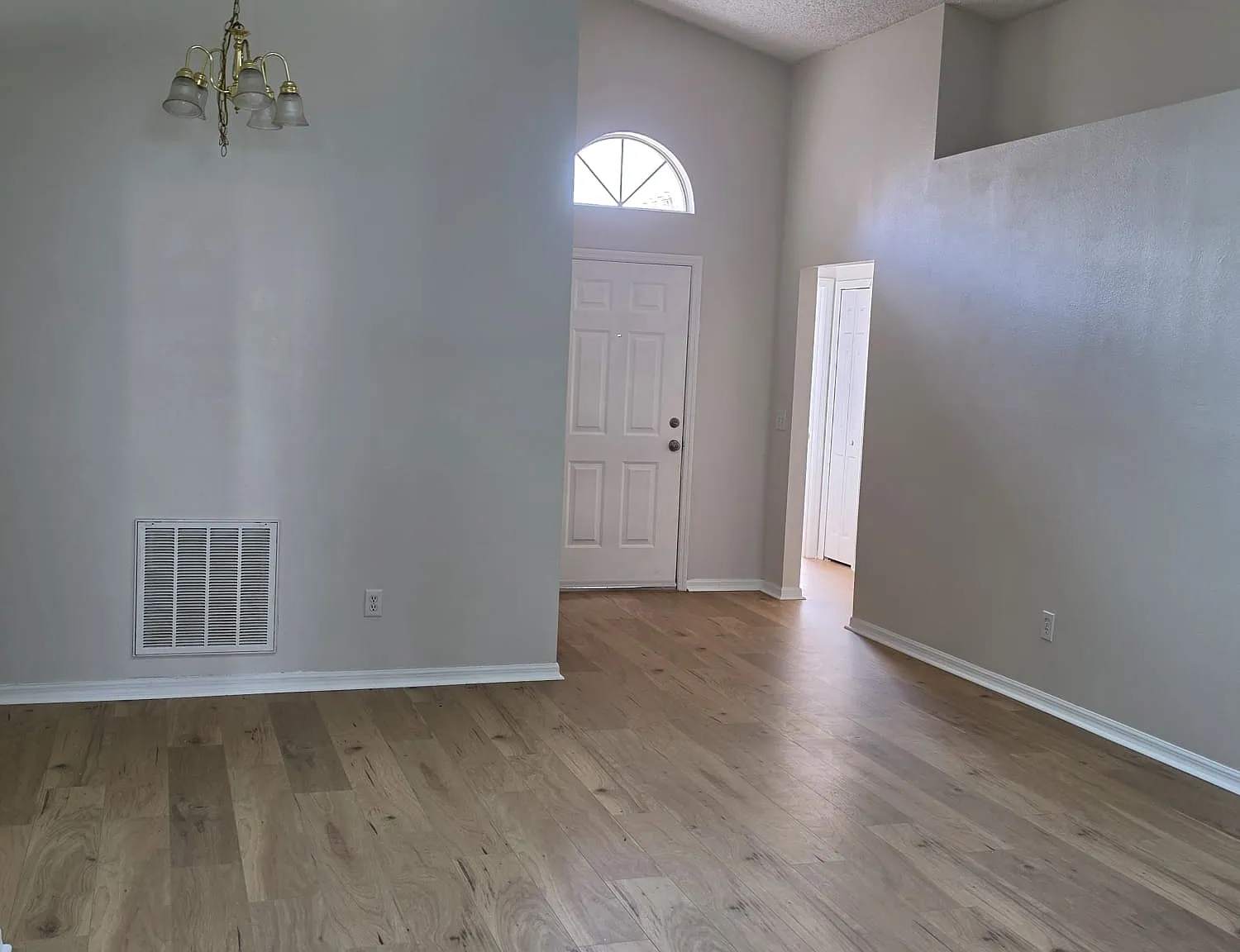 4 bed, 1654 sqft, $2,450 — Photo 2