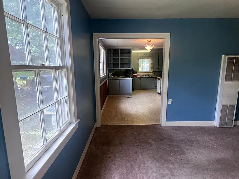 1305 W Vine Ave — Photo 4