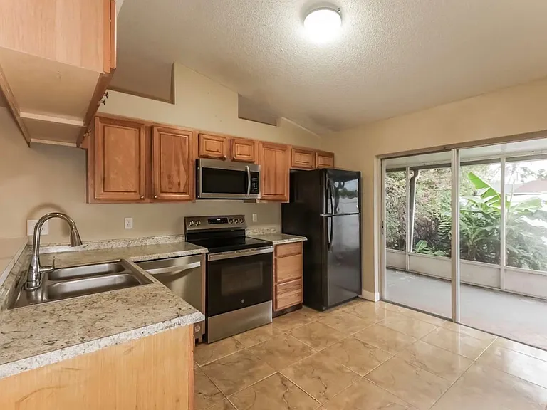 1001 Pinehaven Ct — Photo 4