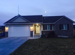 1260 N Hammerstone Dr, Idaho Falls, ID 83401