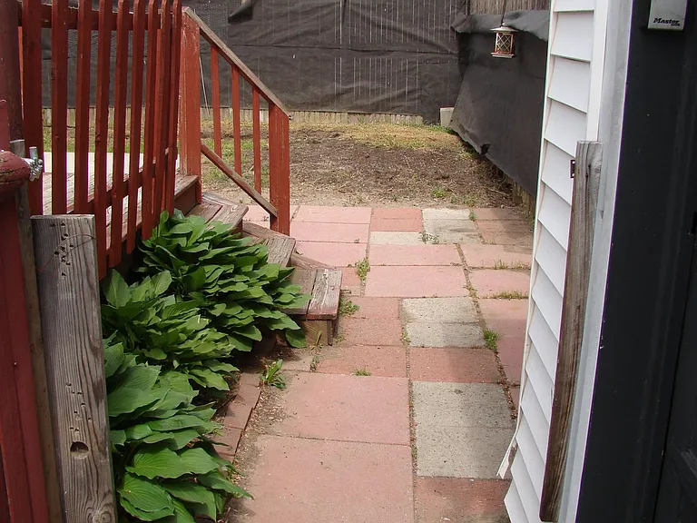 145 McQuesten St — Photo 2
