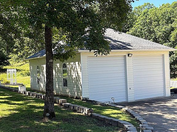 2nd image of 301 Winchester Dr
