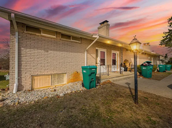 168 Summit View Ct, White Lake, MI 48386