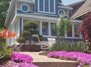 1115 N Gazebo Dr, Delavan, WI 53115