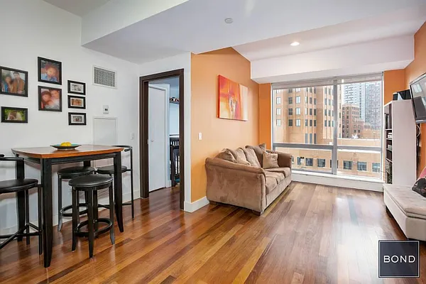 Sold by Bond New York | media 13