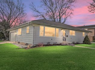 544 Summit St, Algonquin, IL 60102