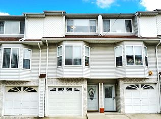 35 Linda Ln, Staten Island, NY 10312