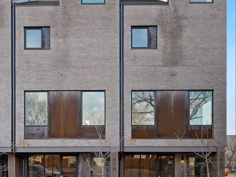 406 SE G St — Photo 1