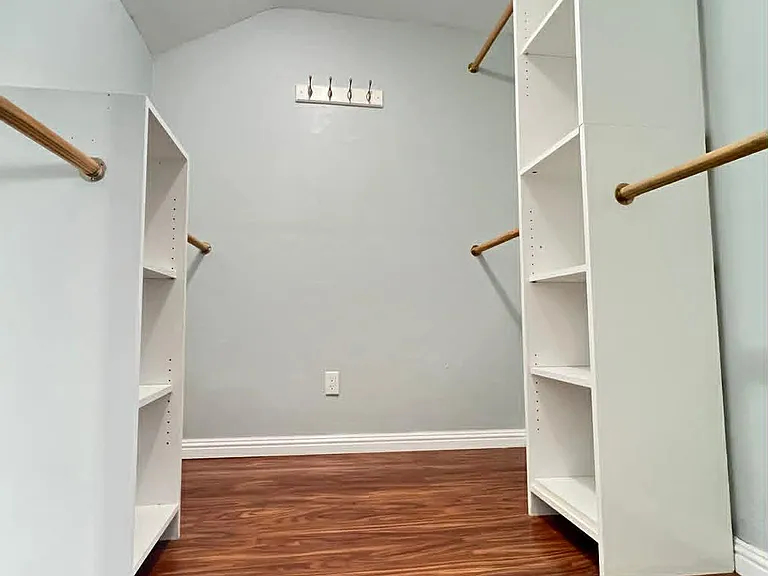 5731 Castle Dr — Photo 3