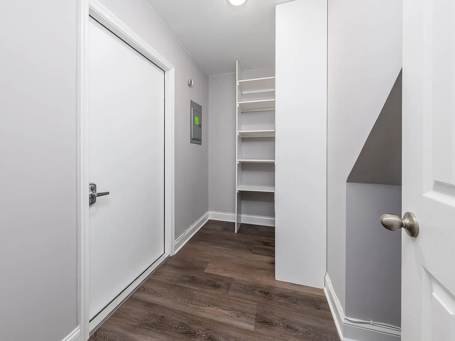 3 bed, 1.5 bath, 1426 sqft, $2,450 — Photo 2