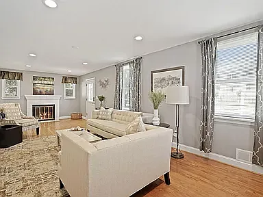 2918 Monroe Pl — Photo 3
