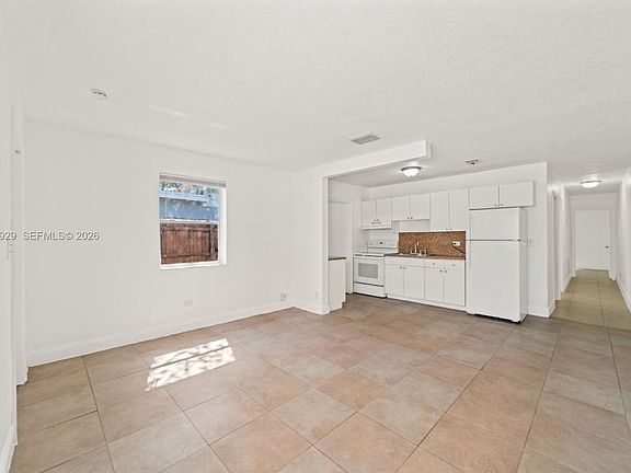 2nd image of 16170 NE 18th Pl #16170