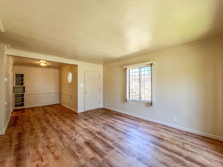 6605 S Van Ness Ave — Photo 10