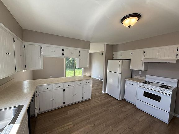 5th image of 8835 W Bender AVENUE