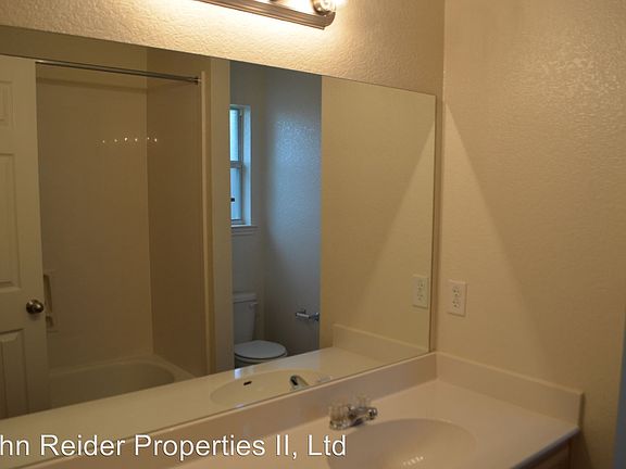 5th image of 2201 Wildewood Dr APT B