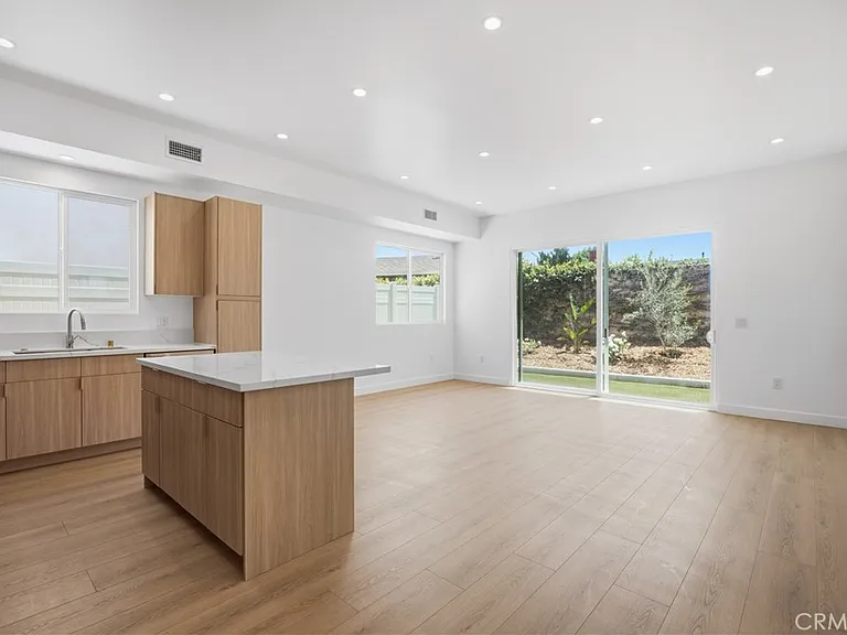 10053 Amestoy Ave — Photo 4