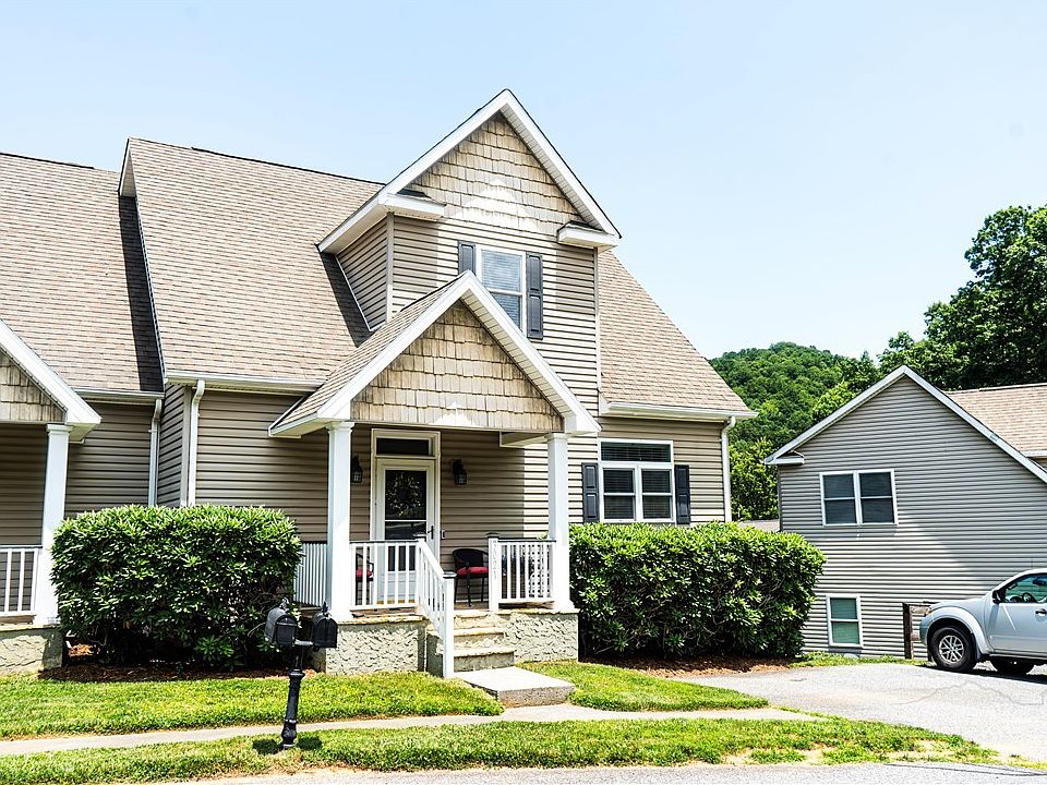 1st image of 302-1 Creatwood Trail #13