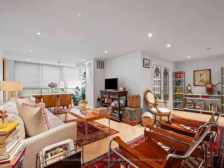 225 Davenport Rd #401 — Photo 8