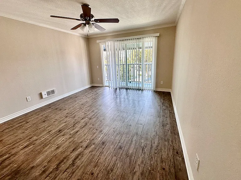 1x1 living area with balcony or patio