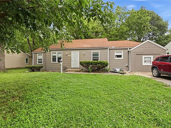 4th image of 11217 Applewood Dr