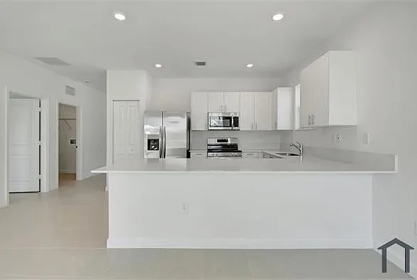2811 SE 23rd Ter #2811 — Photo 11