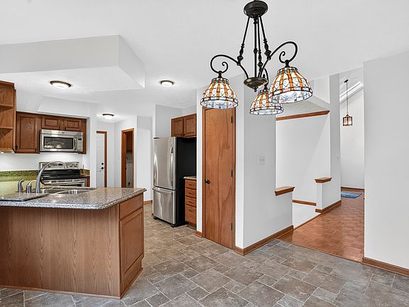 5th image of 7990 Springwater Cir