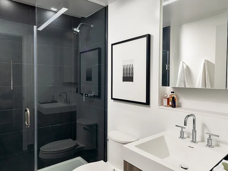 57 Spadina Ave — Photo 19