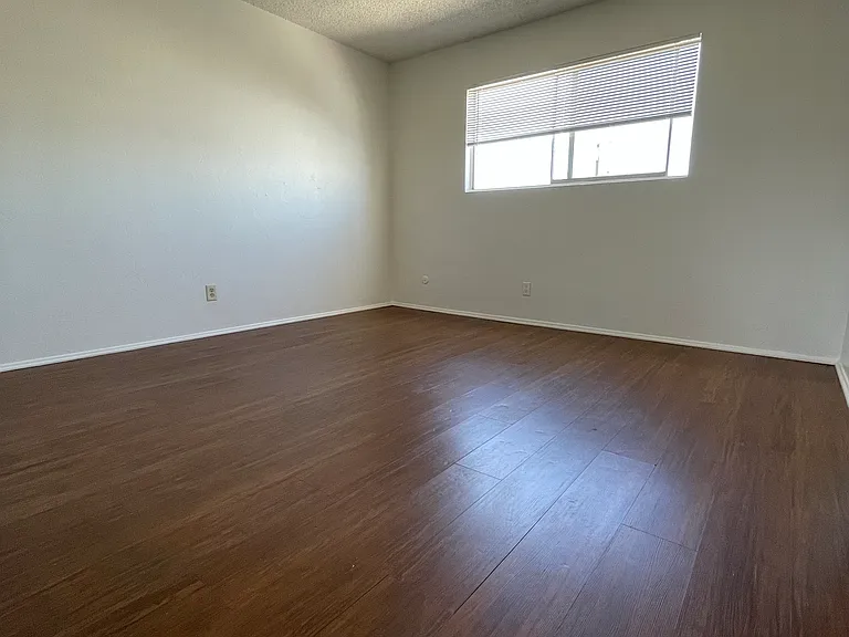 4264 Euclid Ave #6 — Photo 11