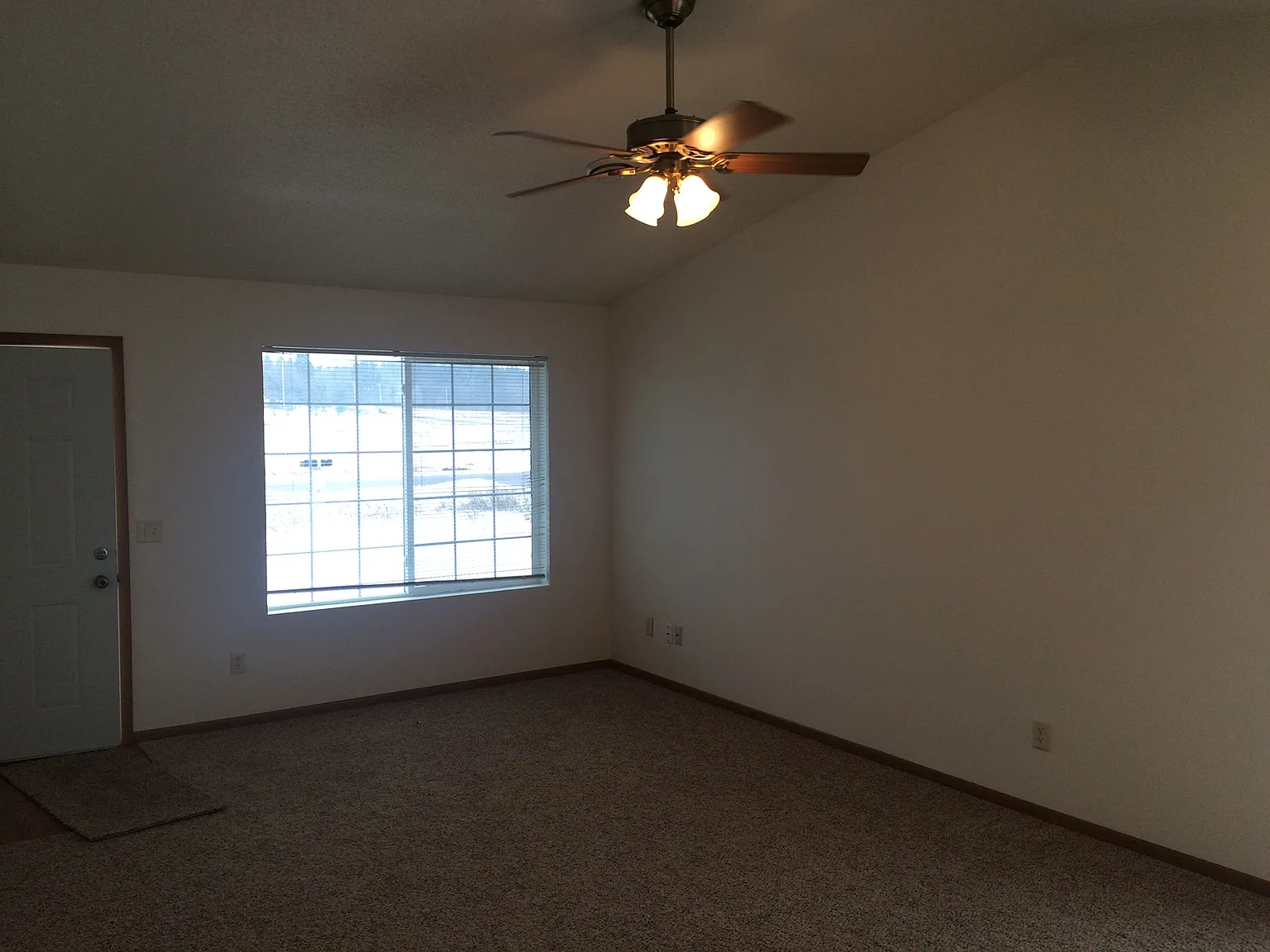 2 bed, 1.5 bath, 1250 sqft, $1,295 — Photo 3