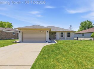 37729 Fieldcrest Ln, Sterling Heights, MI 48312