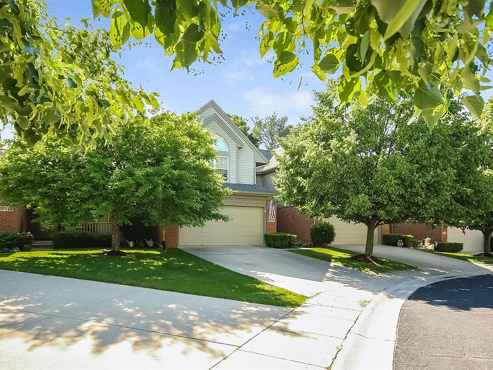 1st image of 208 Eisenhower Dr