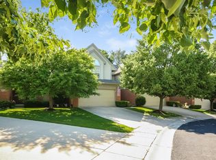 208 Eisenhower Dr, Chelsea, MI 48118