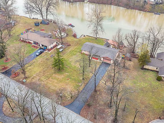 3rd image of 4242 Lakewood Ct