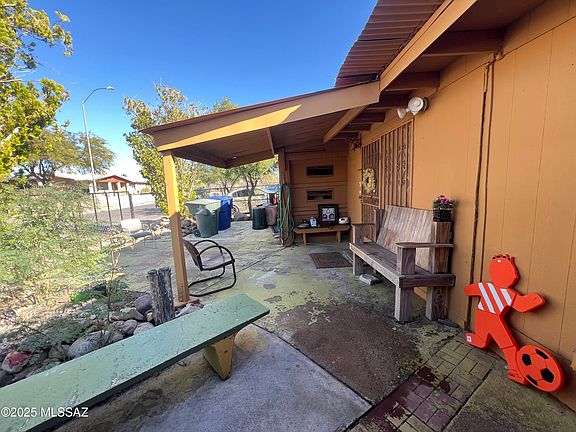 3rd image of 825 W Oahu Ln