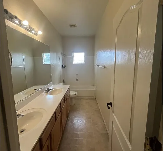 576 E Julian Dr — Photo 33